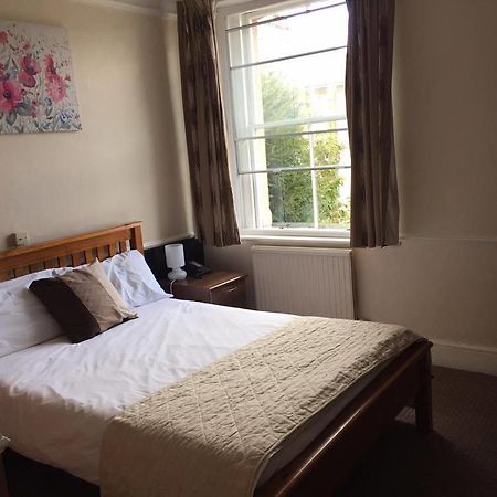 The Pines Guest Accommodation Chippenham  Exterior foto