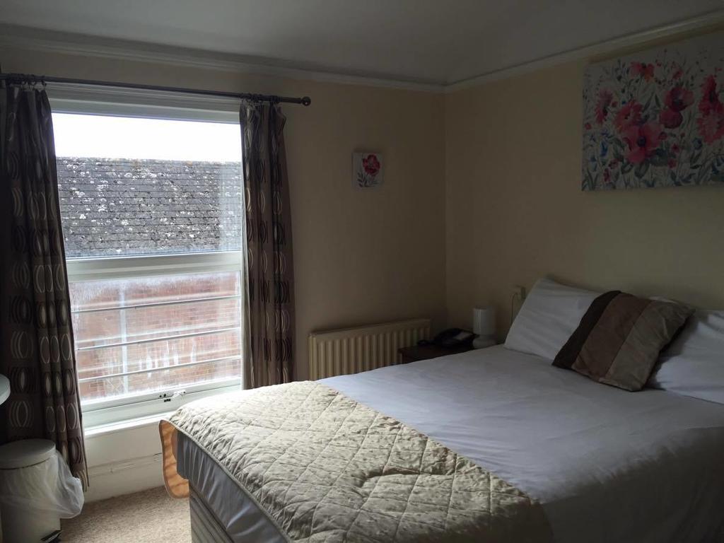 The Pines Guest Accommodation Chippenham  Exterior foto