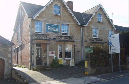 The Pines Guest Accommodation Chippenham  Exterior foto