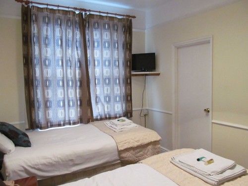 The Pines Guest Accommodation Chippenham  Exterior foto